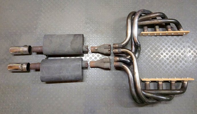 180° BUNDLE OF SNAKES EXHAUST SYSTEM FOR SALE GT40s.jpg