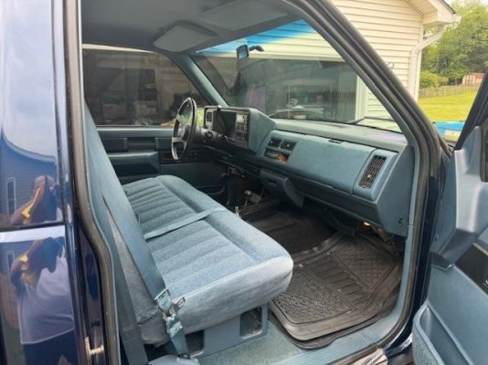 1989 GMC - Drivers side view of interior 6.jpg
